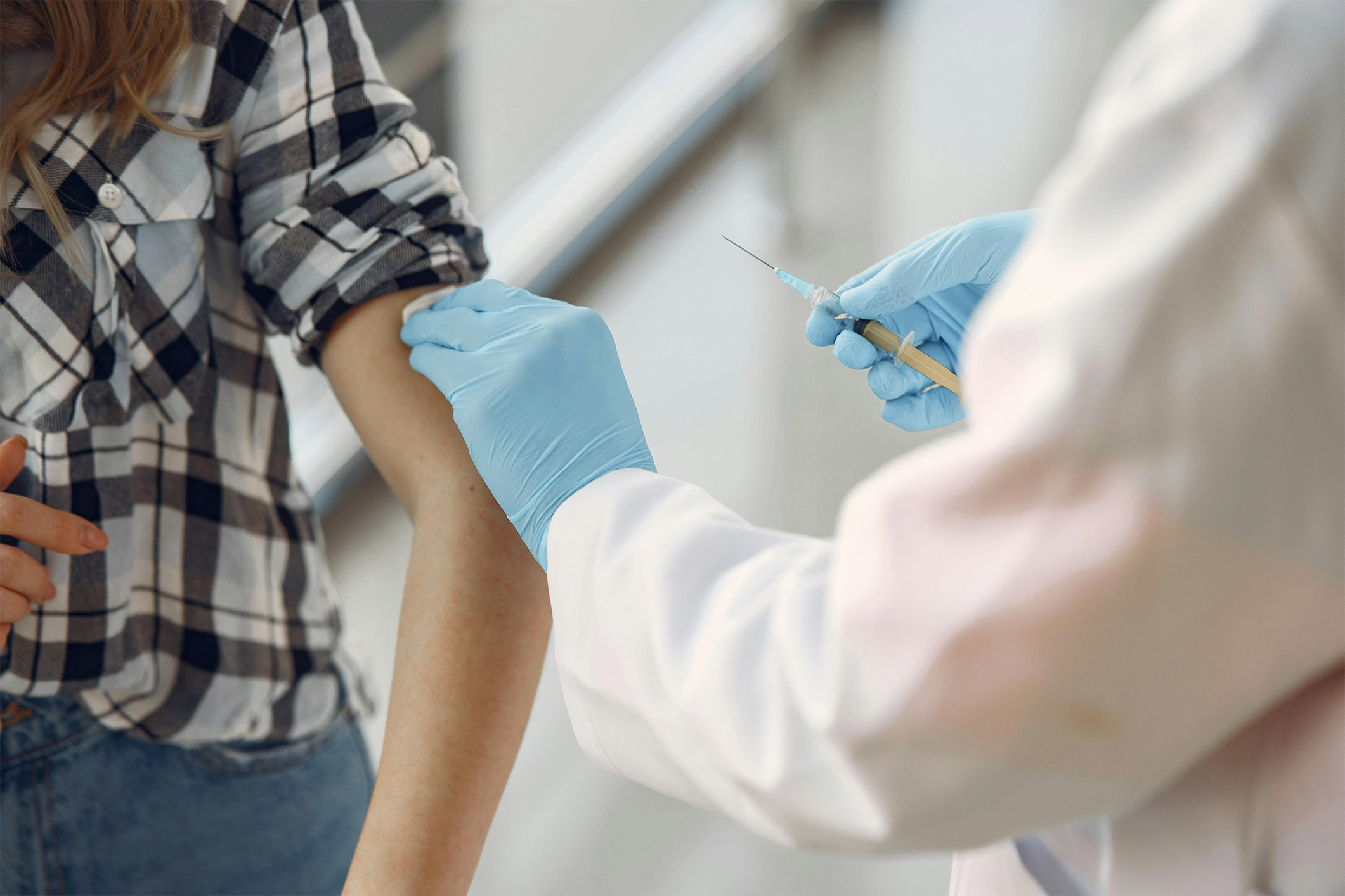 VACCINAZIONE IN FARMACIA: FORMAZIONE E REQUISITI PER DIVENTARE FARMACISTA VACCINATORE